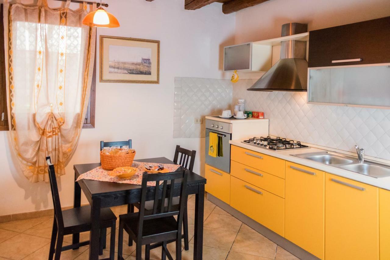 Al Borghetto Apartment Adria Bagian luar foto