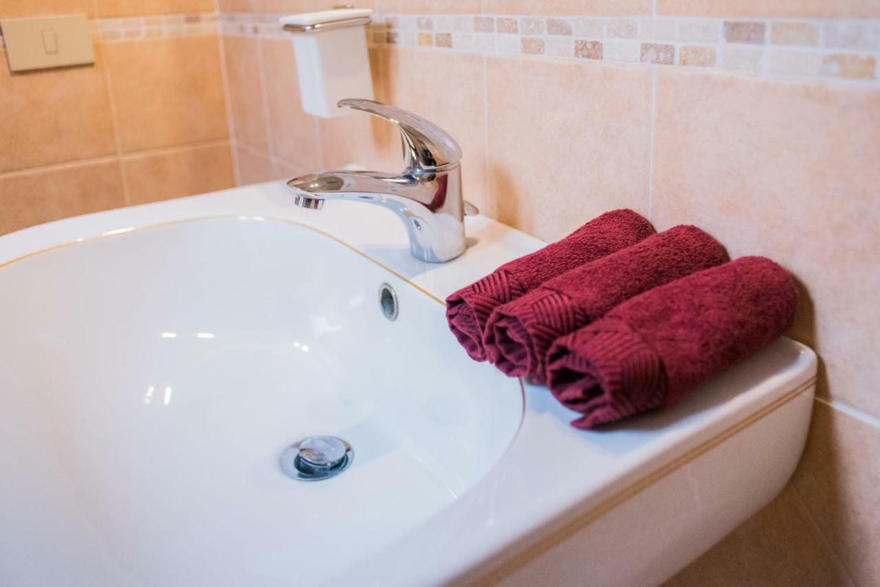 Al Borghetto Apartment Adria Bagian luar foto