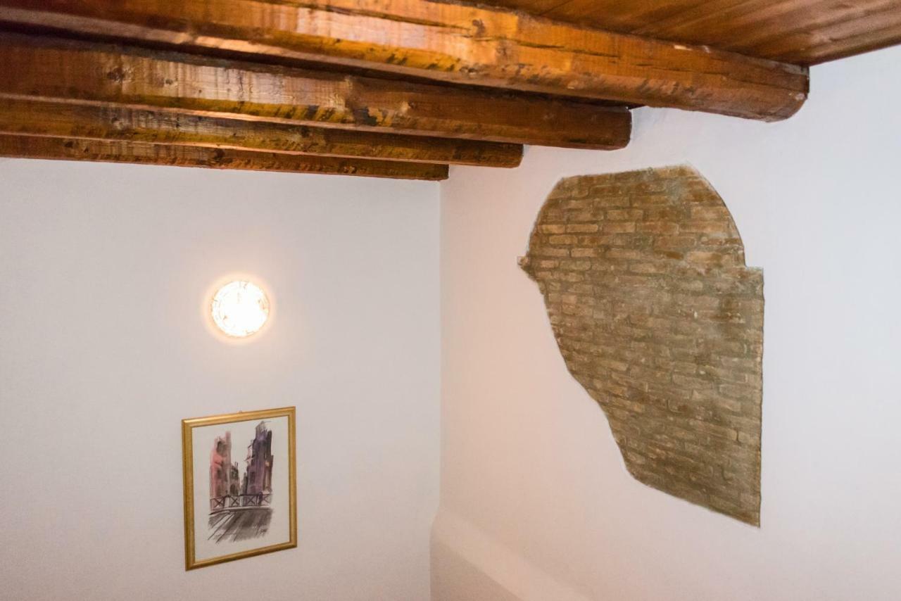 Al Borghetto Apartment Adria Bagian luar foto