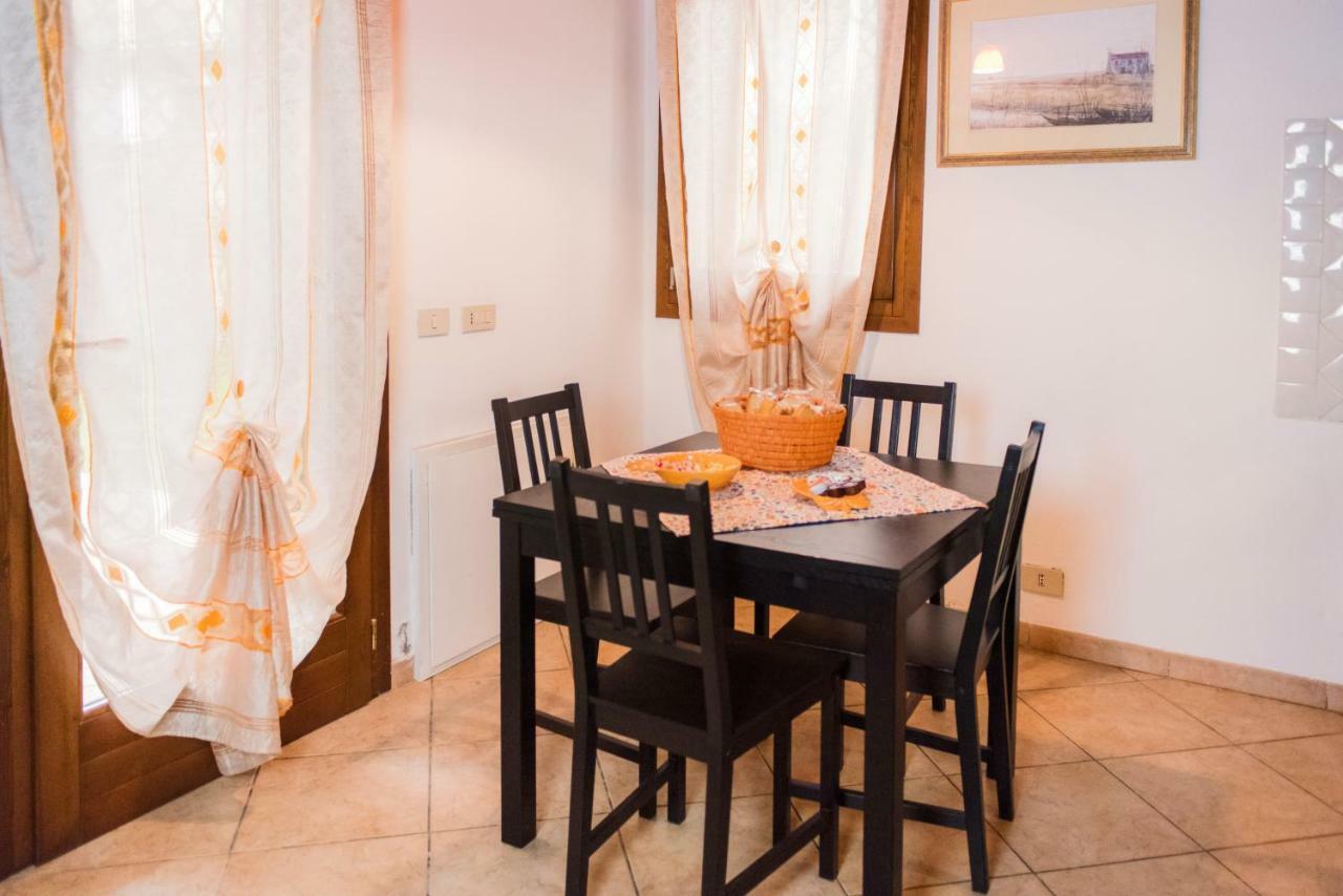 Al Borghetto Apartment Adria Bagian luar foto