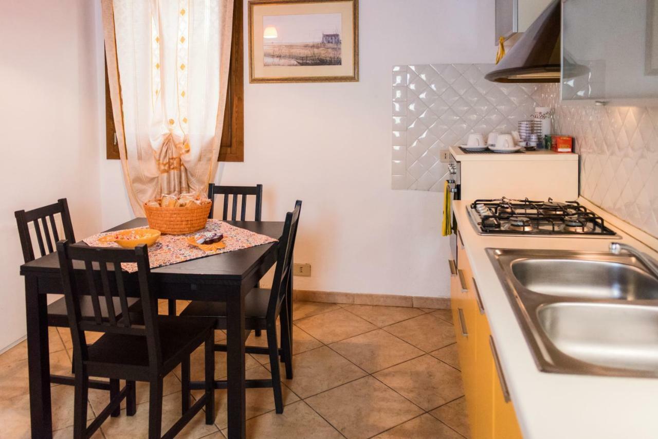 Al Borghetto Apartment Adria Bagian luar foto